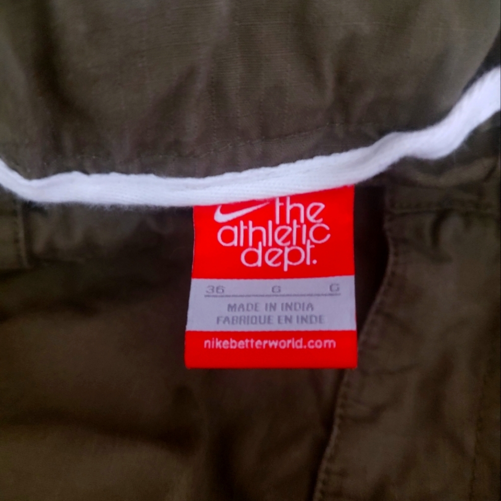 Men's vintage Nike cargo shorts olive green sz 36